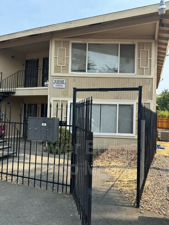 2955 Portsmouth Dr in Rancho Cordova, CA - Foto de edificio