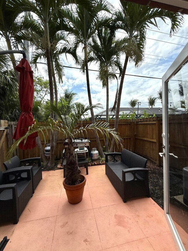 409 N Cypress Dr in Tequesta, FL - Building Photo - Building Photo