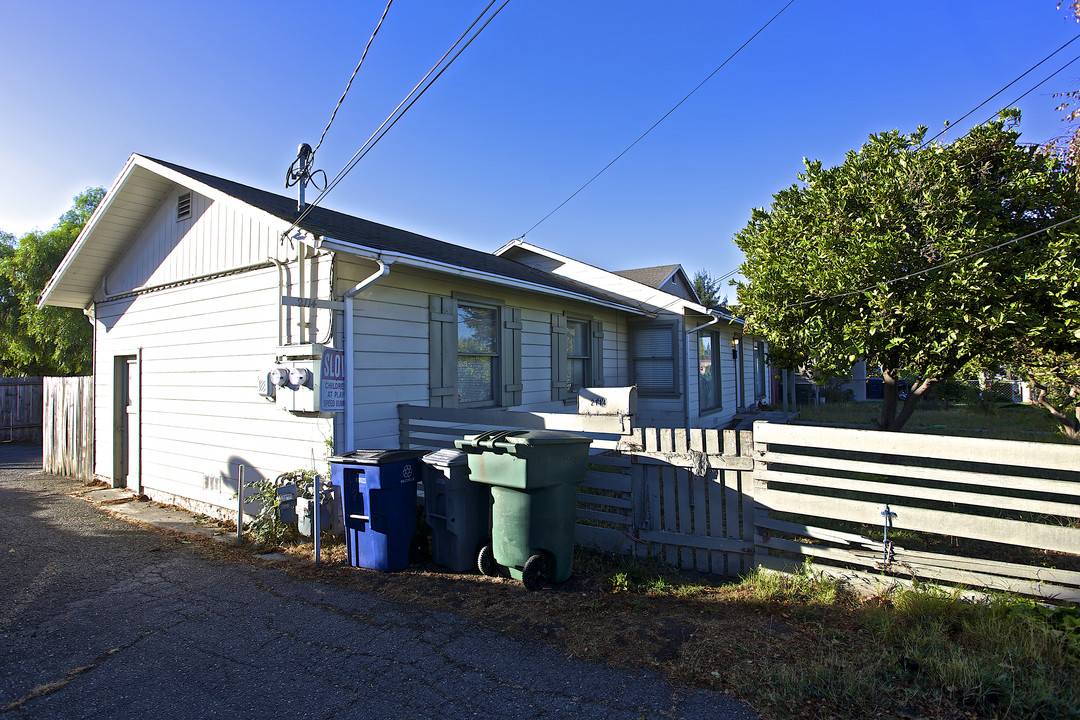 2114 W Avenue 136th in San Leandro, CA - Building Photo