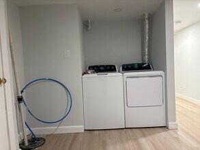 30 Beechmont St, Unit 1 in Worcester, MA - Foto de edificio - Building Photo