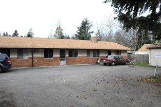 Washington Square Apartments in Lakewood, WA - Building Photo - Building Photo