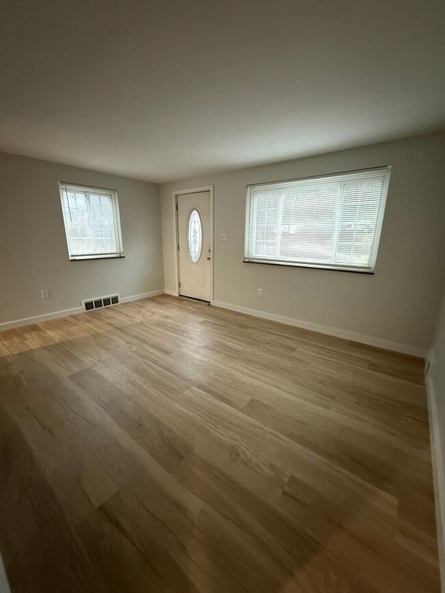 3163 Jacks Run Rd in White Oak, PA - Building Photo - Building Photo