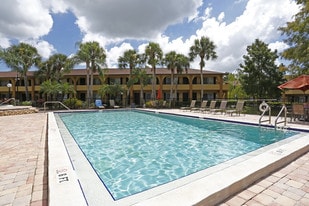 Sunpointe Place in Largo, FL - Building Photo