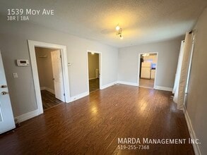 1539 Moy Ave in Windsor, ON - Building Photo - Building Photo