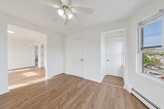 27 Monsignor Owens Pl in Nutley, NJ - Building Photo - Building Photo