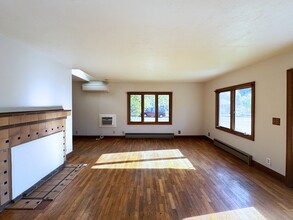 2393 Emerald St in Eugene, OR - Building Photo - Building Photo