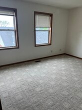 154 S Oakland Ave in Nappanee, IN - Foto de edificio - Building Photo