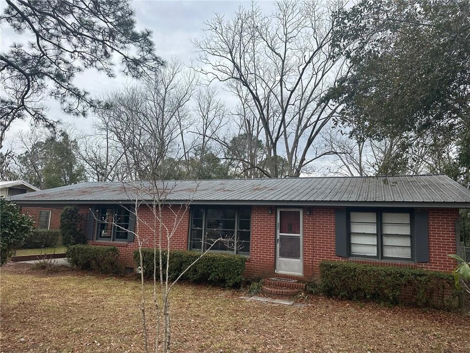 1329 Gorman Rd in Waycross, GA - Foto de edificio