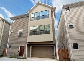 916 W 20th St in Houston, TX - Building Photo