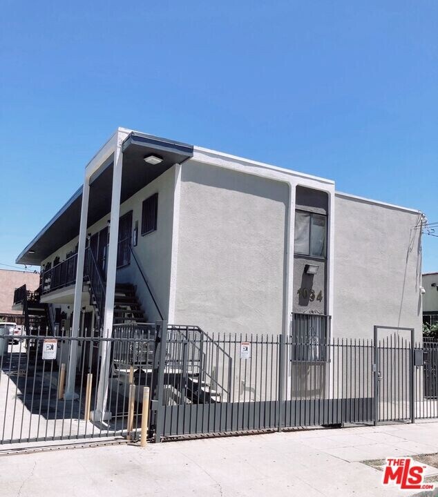 1034 S Ardmore Ave in Los Angeles, CA - Building Photo