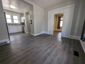 84 Ahrens St W in Kitchener, ON - Building Photo - Building Photo