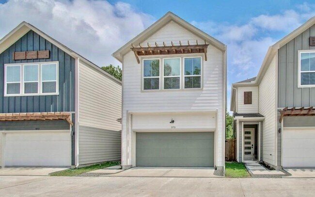 property at 970 Highland Sound Ln