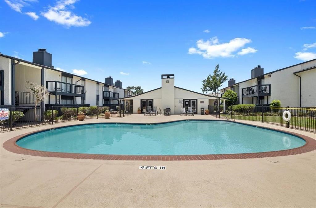 10101 Forum Park Dr in Houston, TX - Foto de edificio