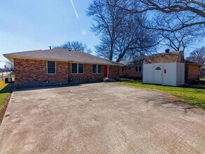 103 Aspen St in Lancaster, TX - Building Photo - Building Photo