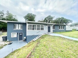 333 Edge Ave in Valparaiso, FL - Building Photo