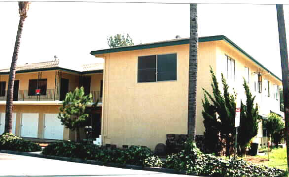 1027 N Parton St in Santa Ana, CA - Building Photo - Building Photo