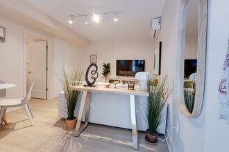 4050 Chem. de Trafalgar, Unit SI ID1385471P in Montréal, QC - Building Photo - Building Photo