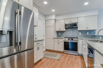 230 Haworth Pl in Franklin Township, NJ - Building Photo - Building Photo