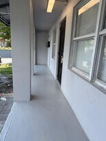 1810 NW 34th St in Miami, FL - Building Photo