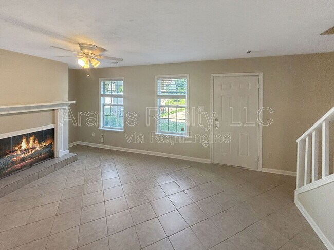 5542 Pine Gate Dr in Atlanta, GA - Foto de edificio - Building Photo