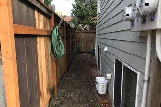 1015 E Jefferson St, Unit A in Seattle, WA - Building Photo - Building Photo