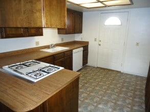 1917-1919 W Whitendale Ave in Visalia, CA - Building Photo - Building Photo