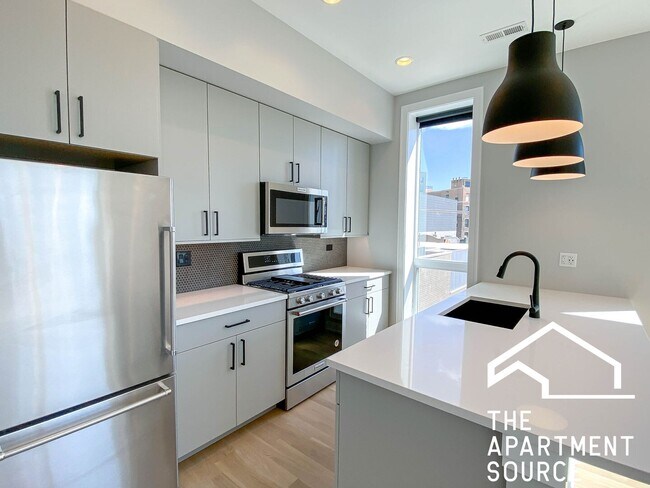 1050 W Cornelia Ave, Unit 203 in Chicago, IL - Building Photo - Building Photo