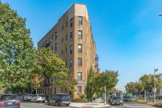2425 Kings Hwy in Brooklyn, NY - Foto de edificio - Building Photo