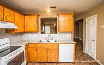 6302 33rd St in Lubbock, TX - Foto de edificio - Building Photo