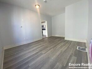 23 Pratt St, Unit 1 in Boston, MA - Building Photo - Building Photo