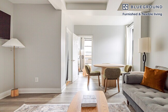 240 W 73rd St in New York, NY - Building Photo - Building Photo