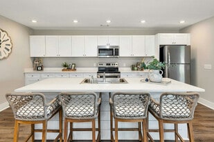 Pointe Villas Brunswick in Brunswick, GA - Building Photo