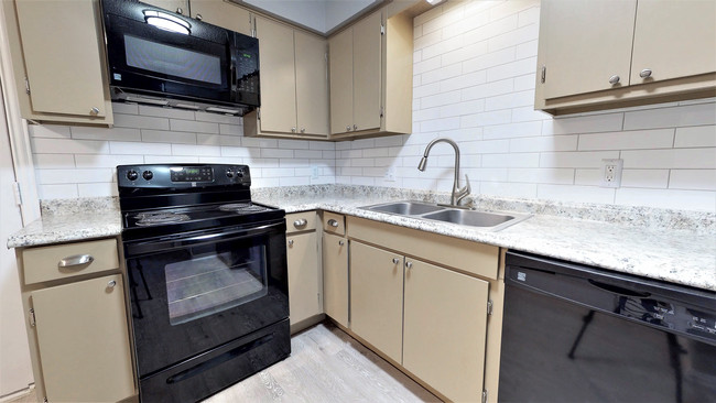 Diamond Villa Townhomes in Arlington, TX - Foto de edificio - Building Photo