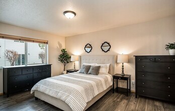 438 NW 19th St, Unit Unit 54 in Redmond, OR - Building Photo - Building Photo