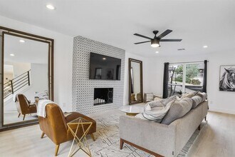 2001 Wychwood Dr in Austin, TX - Building Photo - Building Photo