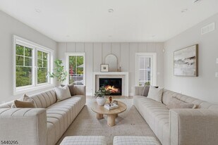 330 Wyoming Ave in Millburn, NJ - Building Photo