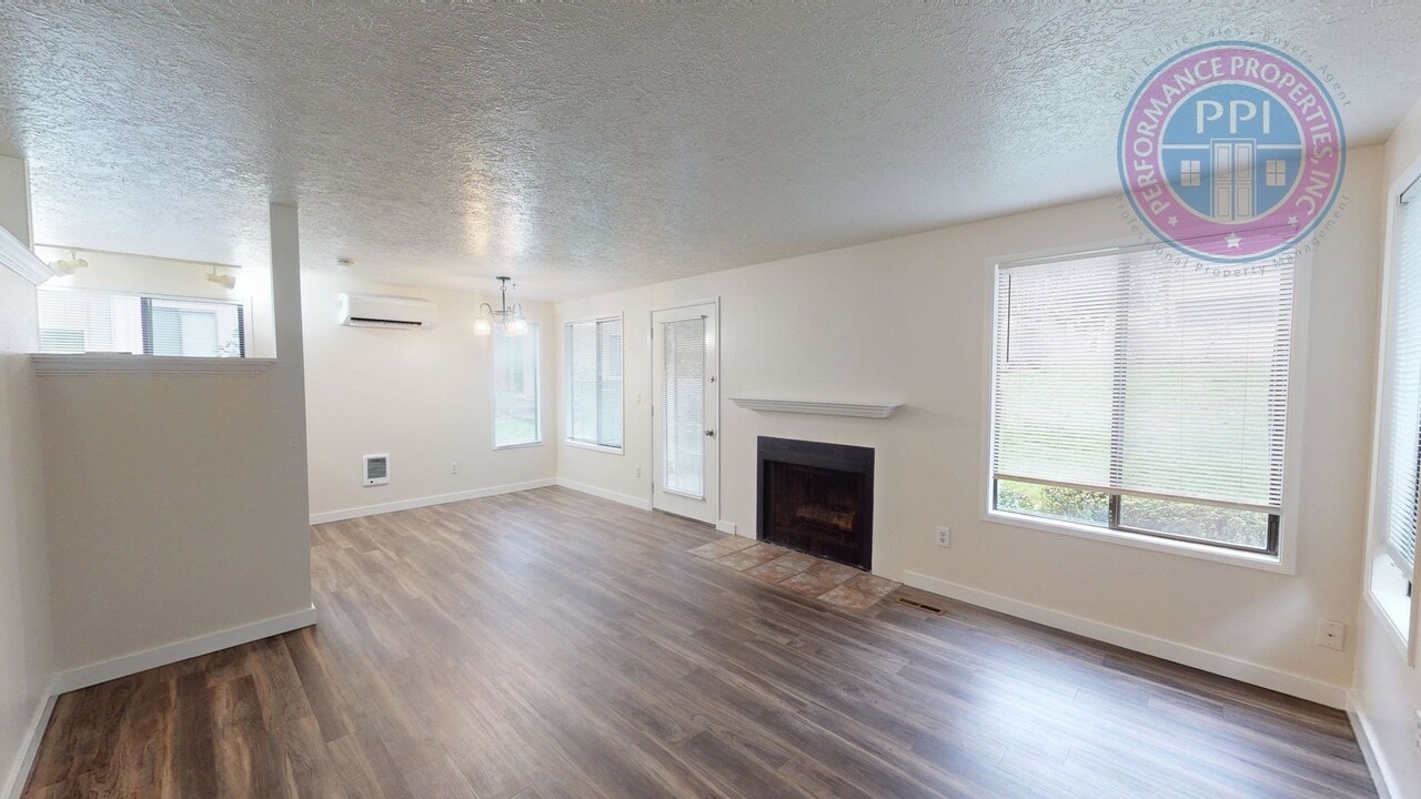 6801 SW Childs Rd in Lake Oswego, OR - Building Photo