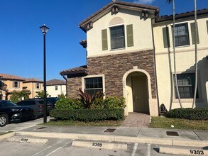 9399 W 33rd Ln in Hialeah, FL - Building Photo - Building Photo