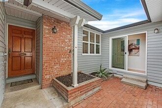 30847 Prestwick Ave in Hayward, CA - Building Photo - Building Photo