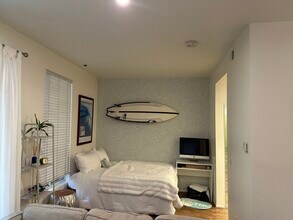 20331 Bluffside Cir, Unit 107 in Huntington Beach, CA - Foto de edificio - Building Photo
