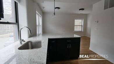 2205 W Eastwood Ave in Chicago, IL - Building Photo - Building Photo