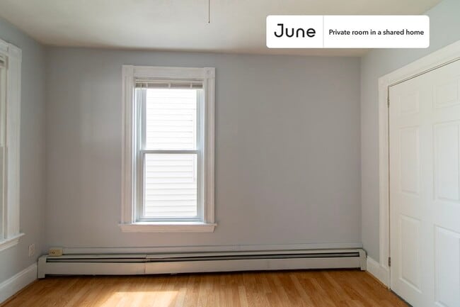 Private bedroom in 3 bed/1 bath Home in Boston, MA - Building Photo - Building Photo