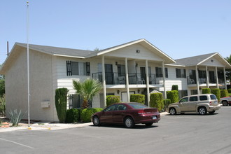 Colonial Manor Apartments in Las Vegas, NV - Building Photo - Building Photo