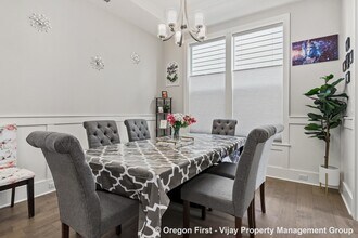 16702 NW Trillium St in Portland, OR - Building Photo - Building Photo