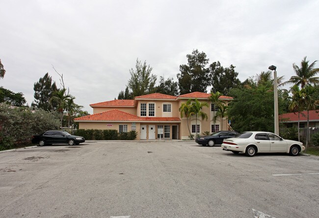 651 SW 9th St in Pompano Beach, FL - Foto de edificio - Building Photo