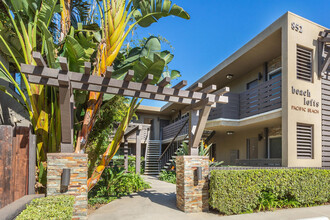 Elan Beachlofts in Pacific Beach, CA - Building Photo - Building Photo