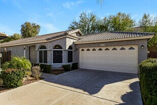 2143 E Danbury Rd in Phoenix, AZ - Building Photo
