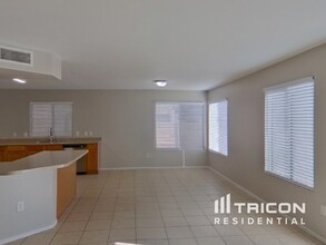 7223 S 41st Ln in Phoenix, AZ - Building Photo - Building Photo