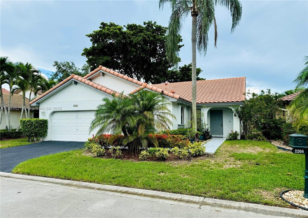 2208 Charleston in Weston, FL - Building Photo