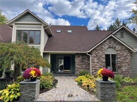 5 Hidden Springs Dr in Pittsford, NY - Building Photo